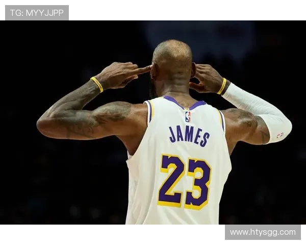 詹皇41岁献21分助湖人三连胜 展现大局观